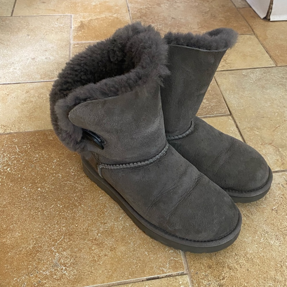 UGG Bailey button
